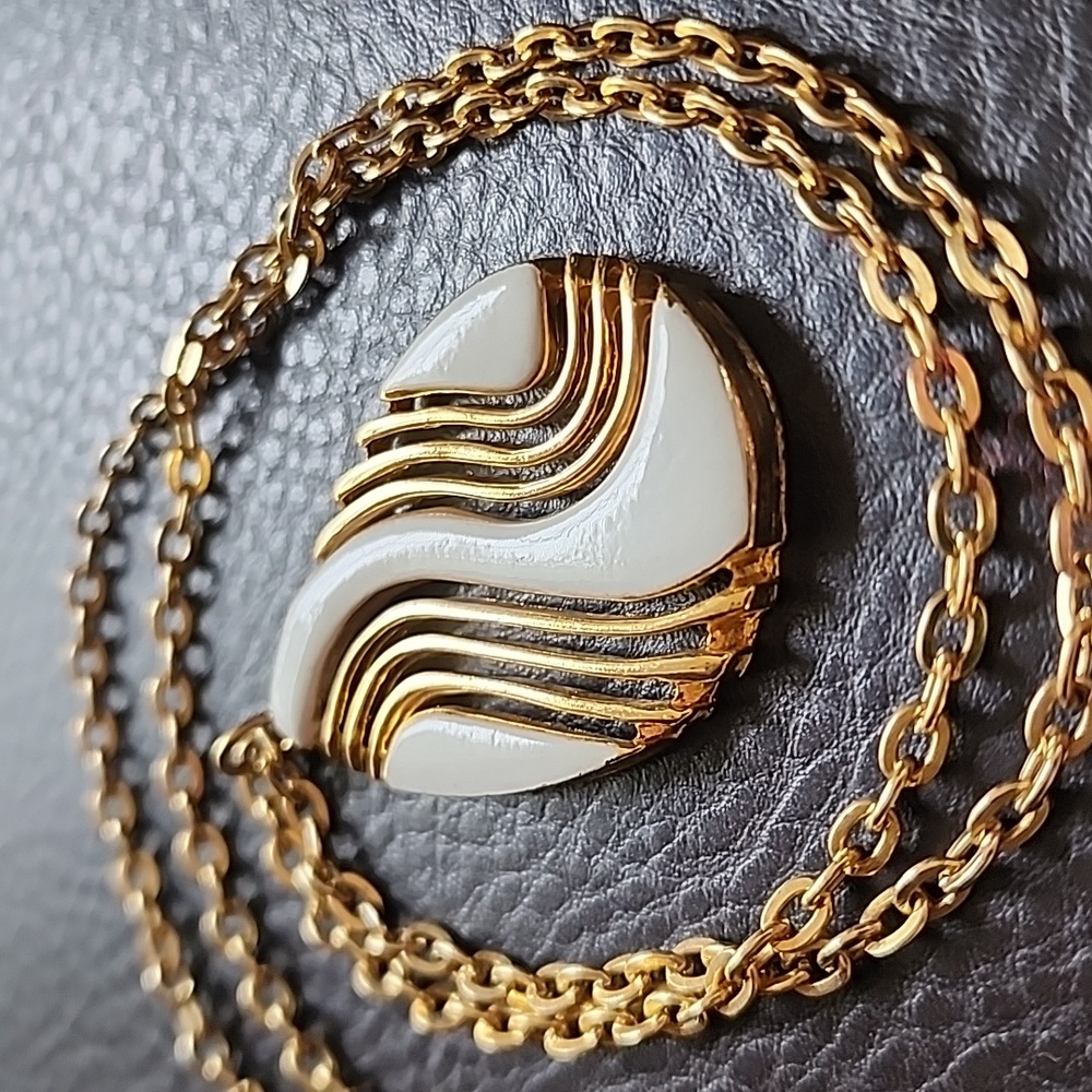 VTG JJ necklace